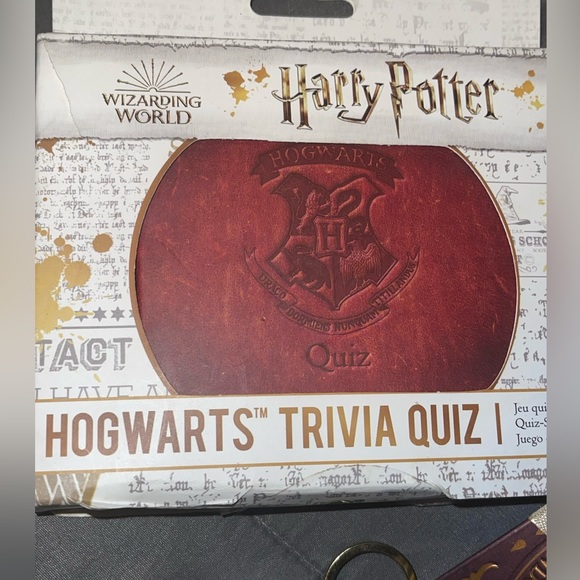 Hogwarts Gift Bundle Can you find the snitch? - Picture 2 of 8
